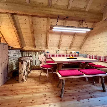 Troadkastn Chalet בקתה *